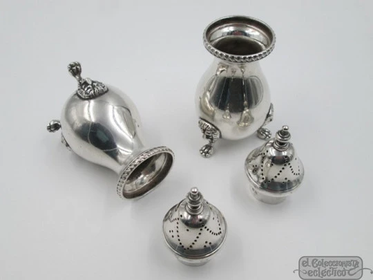 Pair of salt & pepper shakers. Sterling silver. UK. 1930. Ellis Jacob Greenberg