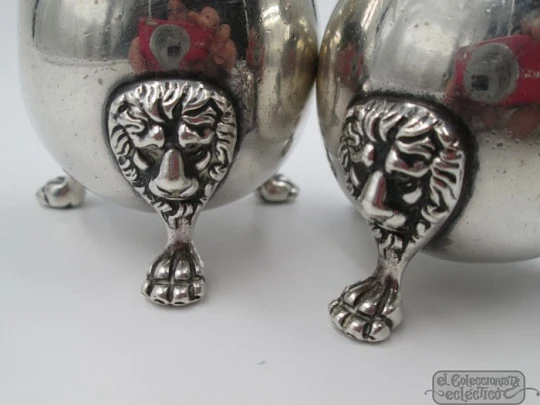 Pair of salt & pepper shakers. Sterling silver. UK. 1930. Ellis Jacob Greenberg