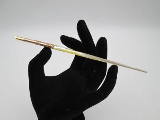 Palillero / Portaplumas A. W. Faber. Nácar y chapado oro. Alemania. 1880