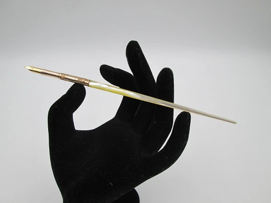 Palillero / Portaplumas A. W. Faber. Nácar y chapado oro. Alemania. 1880