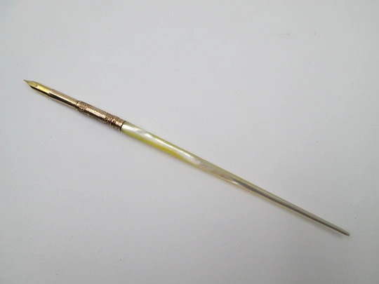 Palillero / Portaplumas A. W. Faber. Nácar y chapado oro. Alemania. 1880