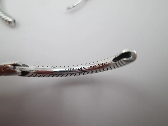 Pandora Moments women's hoop earrings. 925 sterling silver. Snake chain design