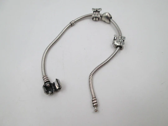 Pandora women's cord bracelet. 925 sterling silver. Hidden clasp. Heart and cherub