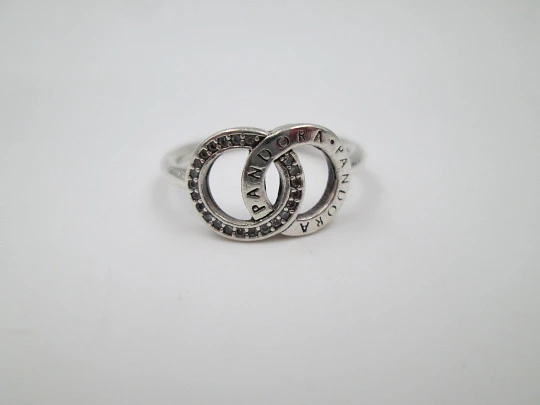 Pandora women's openwork ring. 925 sterling silver and rhinestones