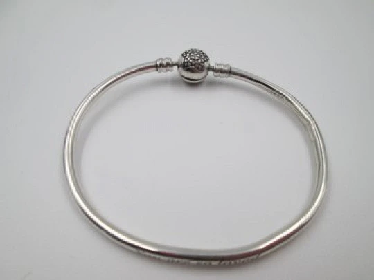 Pandora women's oval bangle. 925 sterling silver. Hidden clasp sphere