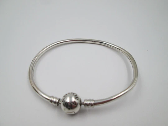 Pandora women's oval bangle. 925 sterling silver. Hidden clasp sphere