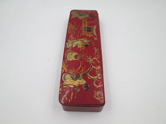 Papier-mâché and colours lacquer pencil box. Oriental scene. Three spaces. Europe. 1920's