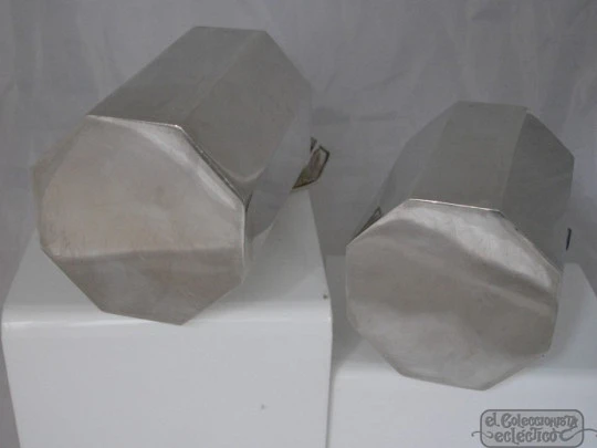 Pareja de cajas octogonales de plata de ley. Años 70. España