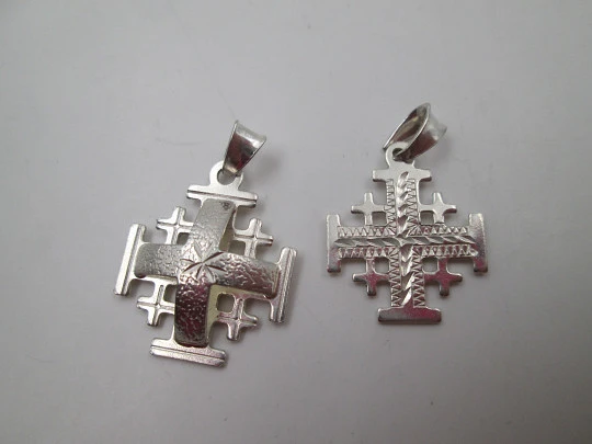 Pareja de cruces de Jerusalén / cruces de las Cruzadas colgantes. Plata de ley. 1990