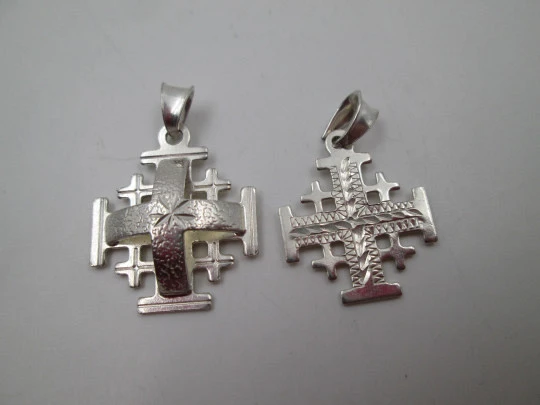 Pareja de cruces de Jerusalén / cruces de las Cruzadas colgantes. Plata de ley. 1990