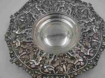 Pareja paneras troqueladas. Metal plateado. Caladas y decoradas