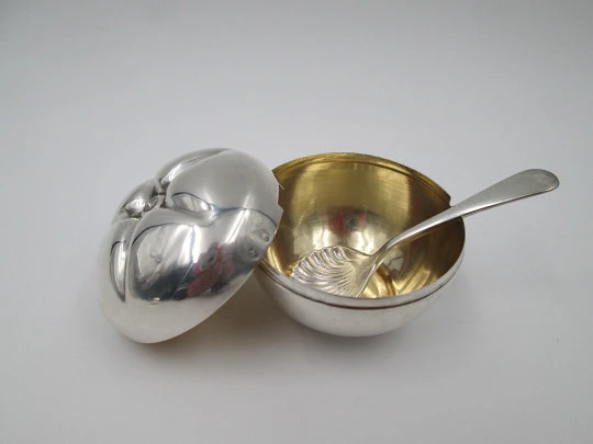 Pareja saleros manzanas con cucharas. Plata de ley 925. Joyería Malde. 1980