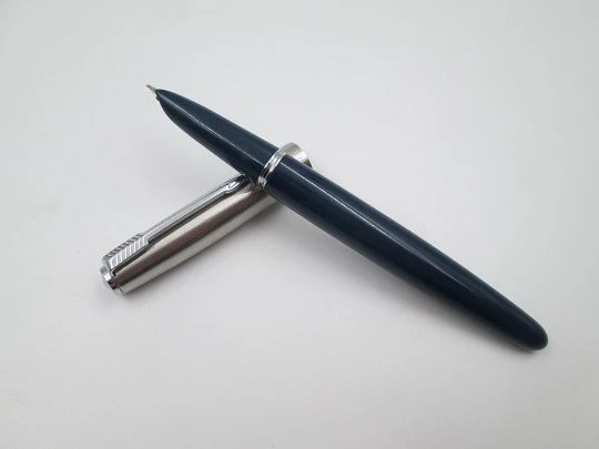 Parker 21 fountain pen. Stainless steel and blue plastic. Aerometric system. 1960's. USA