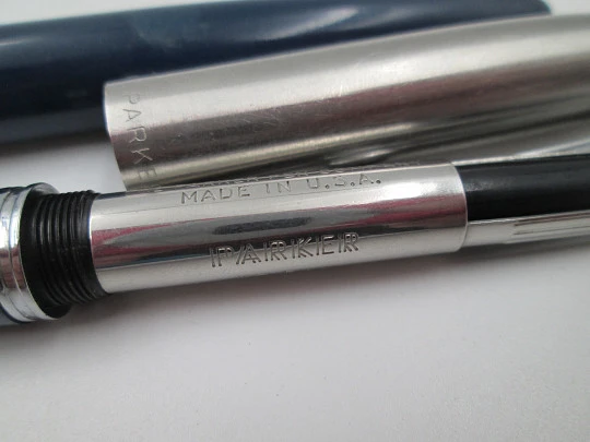 Parker 21 fountain pen. Stainless steel and blue plastic. Aerometric system. 1960's. USA