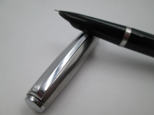 Parker 21. Plástico negro y acero. Años 50. Carga aerométrica. EEUU