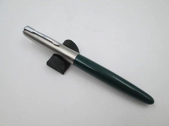 Parker 21. Plástico verde y acero inoxidable. 1950. Aerométrica. USA