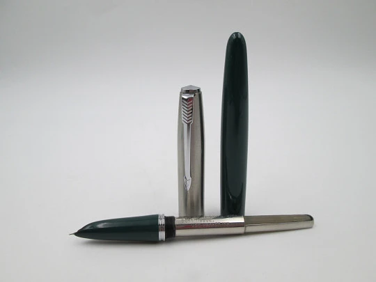 Parker 21. Plástico verde y acero inoxidable. 1950. Aerométrica. USA