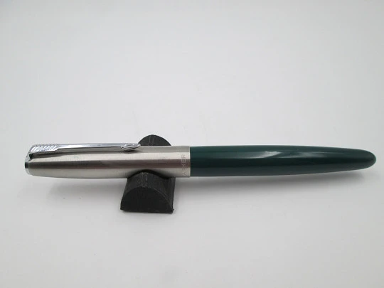 Parker 21. Plástico verde y acero inoxidable. 1950. Aerométrica. USA