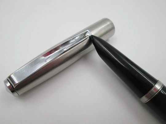 Parker 21. Stainless steel and black plastic. 1960's. USA. Aerometric
