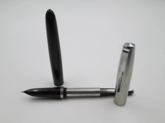 Parker 21. Stainless steel and black plastic. 1960's. USA. Aerometric