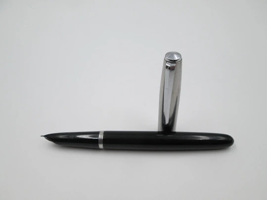 Parker 21. Stainless steel & black plastic. 1950's. Aerometric system