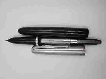Parker 21. Stainless steel & black plastic. 1950's. Aerometric system