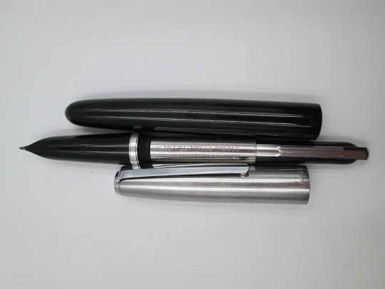 Parker 21. Stainless steel & black plastic. 1950's. Aerometric system