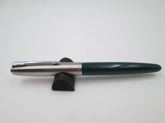 Parker 21. Stainless steel & green plastic. 1950's. Aerometric system. USA