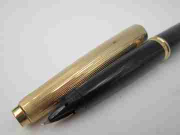 Parker 45 Custom. Gold plated and black plastic. 14 karat nib. Converter. 1965. USA