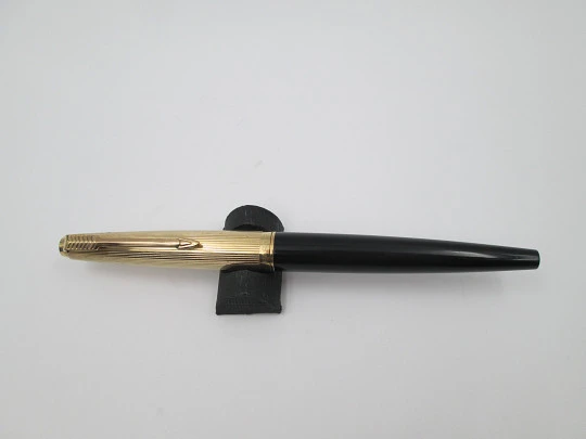 Parker 45 Custom. Gold plated and black plastic. 14 karat nib. Converter. 1965. USA