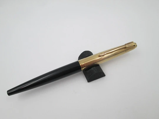 Parker 45 Custom. Gold plated and black plastic. 14 karat nib. Converter. 1965. USA