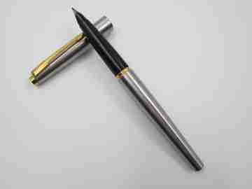 Parker 45 Flighter. Acero inoxidable y chapados oro. Plumín 14k. 1980. UK