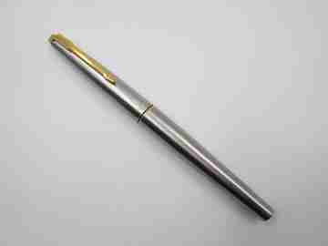 Parker 45 Flighter. Acero inoxidable y chapados oro. Plumín 14k. 1980. UK