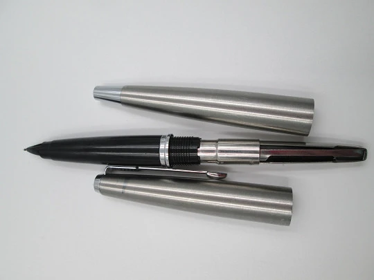 Parker 45 Flighter. Acero inoxidable y plástico negro. Años 70. Aerométrica