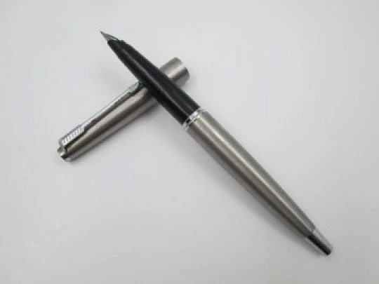 Parker 45 Flighter. Stainless steel and black plastic. 1970's. Aerometric system. Spain