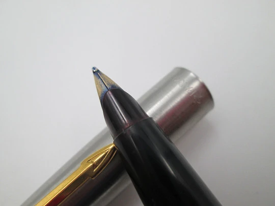 Parker 45 Flighter. Stainless steel & gold plated details. 14k nib. 1980's. UK