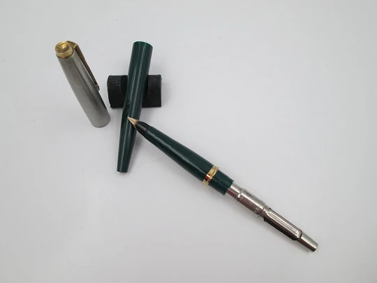 Parker 45 GT Acero inoxidable y chapados oro. Plástico verde. Aerométrica. 1960