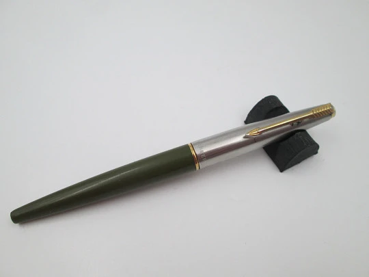 Parker 45 GT Acero inoxidable y chapados oro. Plástico verde. Carga aerométrica. 1960