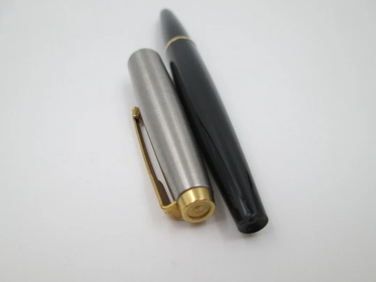 Parker 45 GT. Stainless steel & gold plated. Black plastic. 1960's. Aerometric. USA