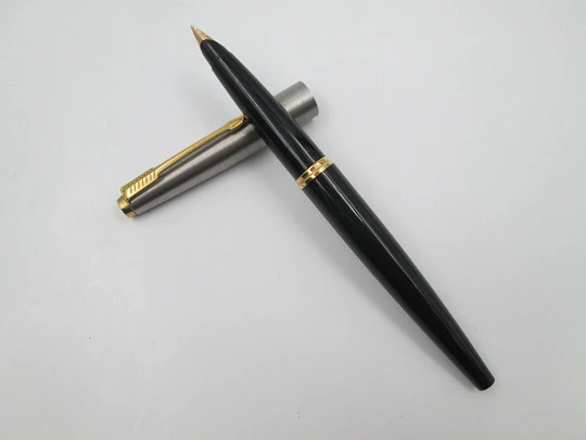 Parker 45 GT. Stainless steel & gold plated. Black plastic. 1960's. Aerometric. USA