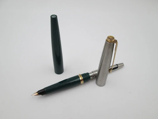 Parker 45 GT. Stainless steel & gold plated. Green plastic. 1960's. Aerometric. USA