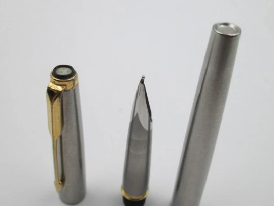 Parker 50 Falcon. Acero inoxidable mate y chapados oro. 1979. EEUU