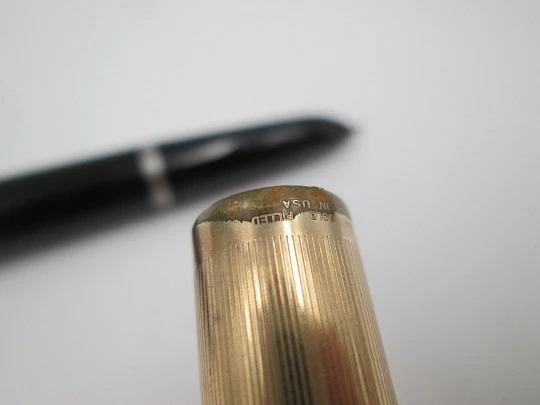 Parker 51 Vacumatic. Black plastic and gold filled. 14K gold nib. USA. 1950's