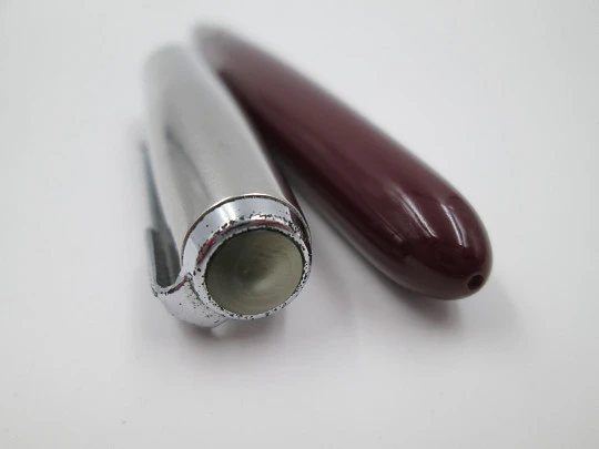 Parker 51. Burgundy plastic & stainless steel. 1960's. Aerometric. 14k nib