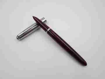 Parker 51. Burgundy plastic & stainless steel. 1960's. Aerometric. 14k nib