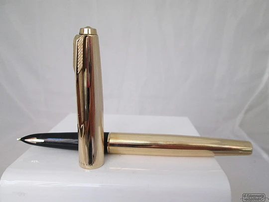 Parker 61 Insignia. Chapada oro. Plumín 14K. 1970. Reino Unido