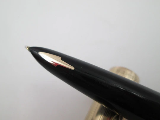 Parker 65 Custom Insignia fountain pen. 12 karat gold plated. Aerometric. England. 1960's