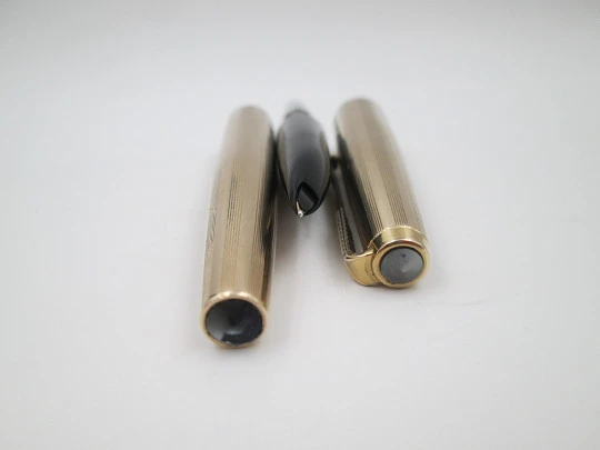 Parker 65 Custom Insignia fountain pen. 12 karat gold plated. Aerometric. England. 1960's