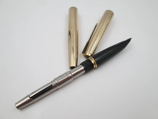Parker 65 Custom Insignia fountain pen. 12 karat gold plated. Aerometric. England. 1960's
