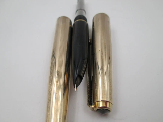Parker 65 Custom Insignia fountain pen. 12 karat gold plated. Aerometric. England. 1960's